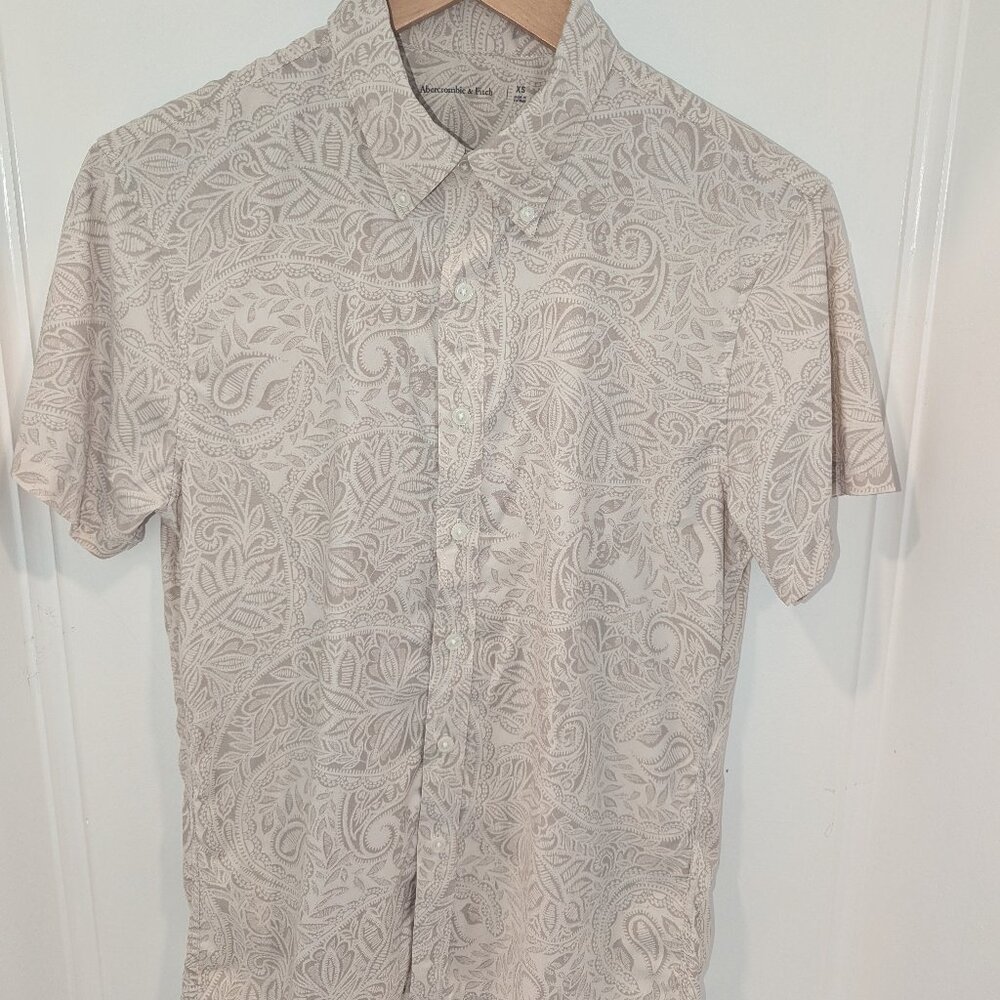 Abercrombie & Fitch Collar Lightweight Patterned Button-down Camp Shirt